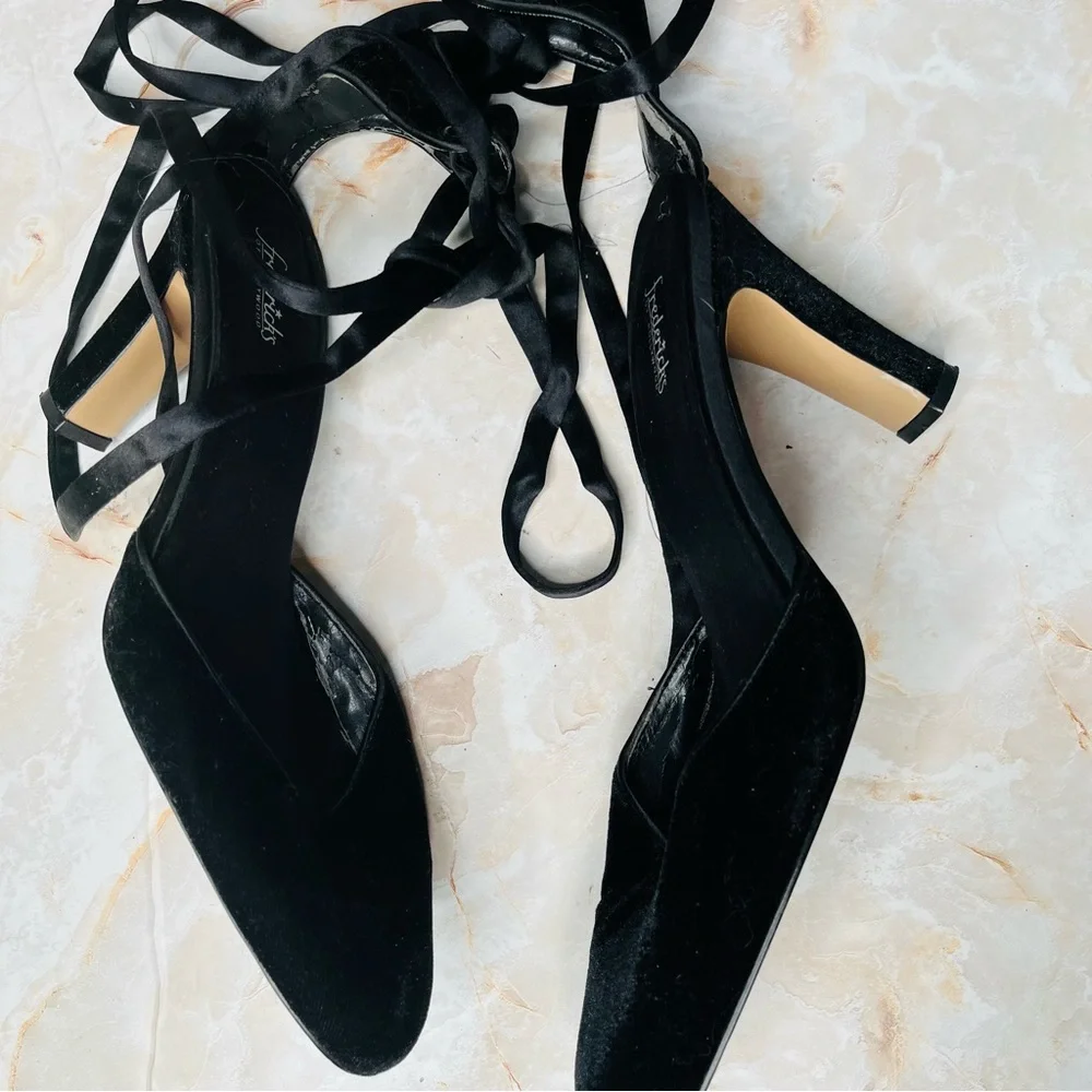 FREDERICKS OF HOLLYWOOD HEELS BLACK SUEDE, TIE UP ANKLE, CLOSED TOE HEELS 9